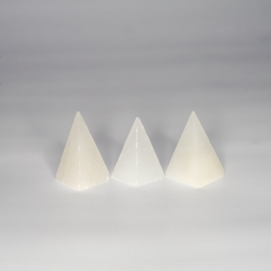 Selenite pyramid 5 cm